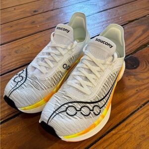 Saucony Endorphin Elite 2